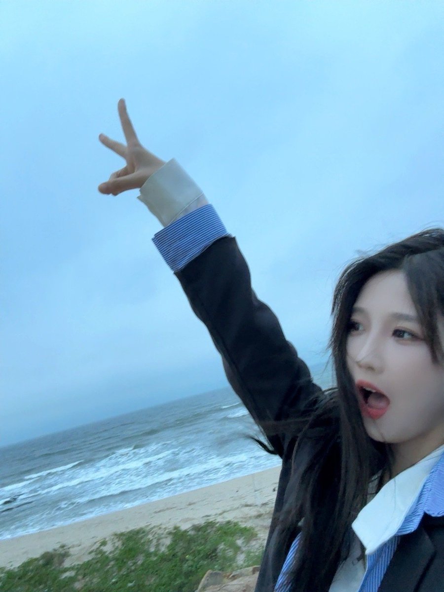 archivellf's tweet photo. 240625 || weibo update💌

#LiuLifei #刘力菲 #GNZ48 https://t.co/zlRhpbWx5o