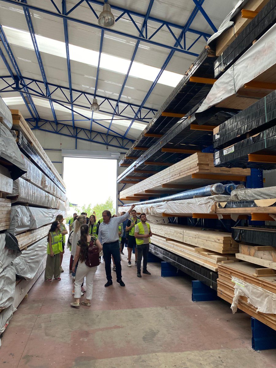 Bugün Özyeğin Üniversitesi Mimarlık ve Tasarım Bölümü Ögretim Üyesi Dr. Gülfem Kaya ve 25 genç mimar adayı Yalova fabrikamıza geldi. Keyifli ve verimli geçen bu ziyaret için teşekkür ederiz. #asmazahsapkarkasyapilar #asmazahsap