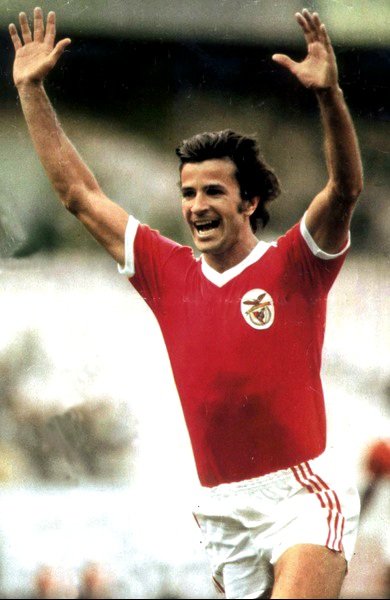 Em tempos, um sábio disse: "Do Benfica só se sai quando nos mandam embora." Nem à proposta do Real Madrid se rendeu!