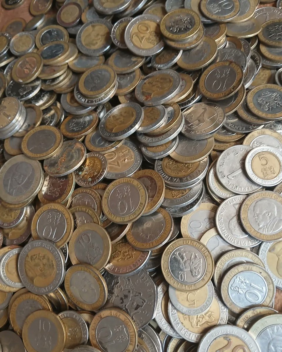 ItsAngieeHinga's tweet photo. Piggy bank broken #angieetales #stateofthehouse https://t.co/k1KWKTEo9G