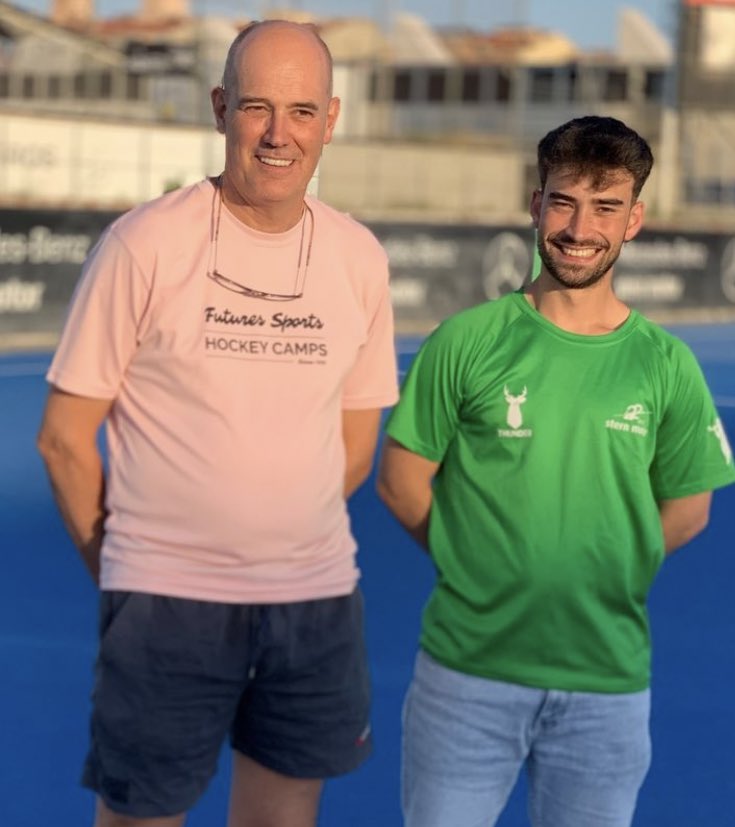 🏑| Josep Ma Cunill nou entrenador de l’equip femení del <a href="/linia22/">Línia 22 H.C. Stern motor</a> i l’acompanyarà Dani Salas com a segon entrenador.
Cunill ha estat vinculat a l’<a href="/AtleticTerrassa/">Atlètic Terrassa HC</a> com entrenador de Divisió d’Honor A i B masculí, director de l’escola d’hoquei i entrenador de diferents categories