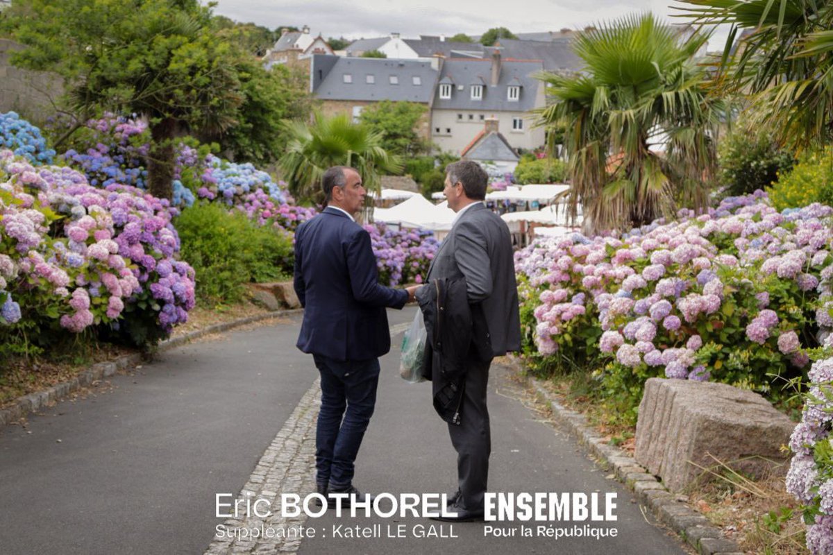 ebothorel's tweet image. 🙏Matinée du Goëlo au Trégor, de Saint-Quay Portrieux à Perros-Guirec. 
Merci aux maires, Thierry Simelière et Erven Léon de nous avoir accompagné sur leur marché, pour amplifier la mobilisation. #JeVote #Circo2205
