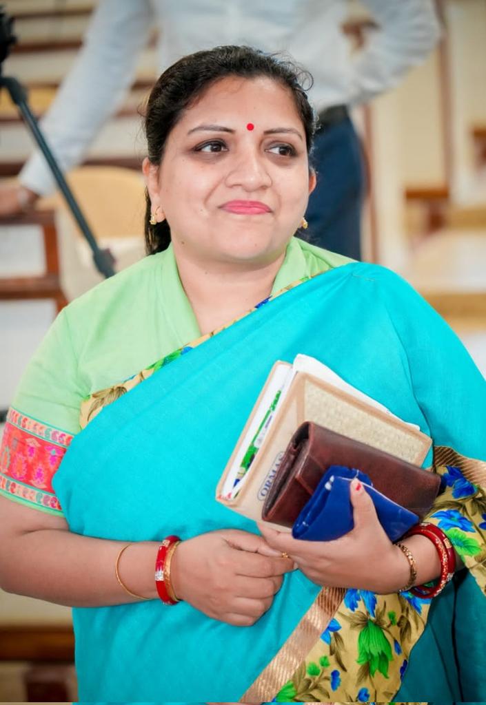 GuhaIas's tweet image. Hues and Colours add cheer to the work environment 😍💕
#Happiness #WorkSmart #Looksmart