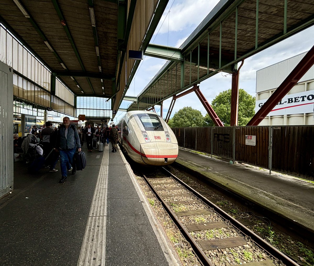 Erfolgreich Fans von Köln nach Stuggi gebracht💪

#EURO2024