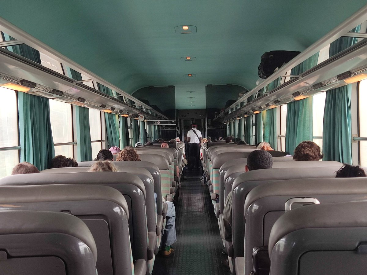 Gerald_SNCF's tweet photo. @TERHDF @SNCFVoyageurs C'est parti 📽️ pour le dernier voyage au départ de Paris Nord en Corail avec @TERHDF @SNCFVoyageurs du 🟥K13 #TER16455 Paris > Maubeuge.
L'équipage 👮 vous souhaite la bienvenue 💁♂️ et à votre disposition.
Merci aux collègues pour leurs présences 🚉
#TeamCorail #TeamTrain #SNCF https://t.co/ZAv25sXQGB