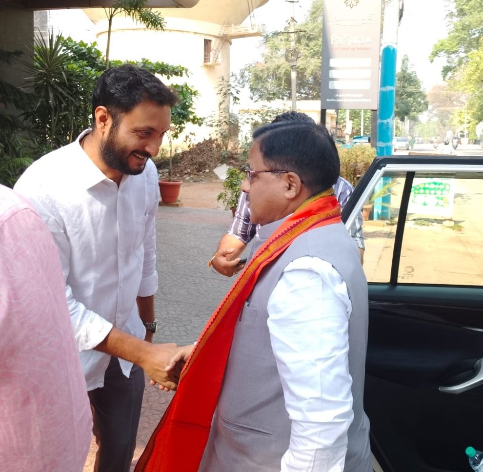 ನಮ್ಮ BJP ಪಕ್ಷದ ನೂತನ ರಾಜ್ಯ ಉಸ್ತುವಾರಿಗಳಾಗಿ ನೇಮಕಗೊಂಡ ಶ್ರೀ #DrRadhaMohanDasAgrawal ರವರು ಮತ್ತು ರಾಜ್ಯ ಸಹ-ಉಸ್ತುವಾರಿಗಳಾಗಿ ನೇಮಕಗೊಂಡ  ಶ್ರೀ ಸುಧಾಕರ್ ರೆಡ್ಡಿ ರವರಿಗೆ ಹೃತ್ಪೂರ್ವಕ ಅಭಿನಂದನೆಗಳು.