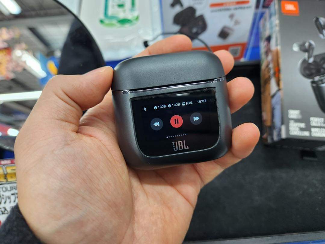 RTifYourFAV1957's tweet photo. Padu. Ada touch screen!!!🔥

New Airpod JBL dengan mcm² boleh buat. Bateri tahan 40 jam, noice cancelation, boleh angkat call, buat wallpaper dll.🤩

Tengok harga boleh tahan:
👉https://t.co/qXDYyBmBZJ
Mampu tgk ke mampu beli??? https://t.co/EjyTTzV7pC