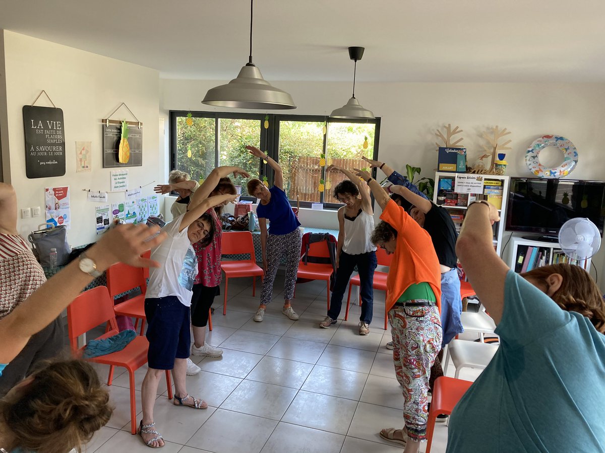 EDomengieux's tweet photo. @MutOccitanie Ambiance amicale et bienveillante au stage « ma santé au menu » mercredi 3 et jeudi 4juillet au #centre social Jean Jaurès #l’isle jourdain avec la présence de 14 seniors 🍉🏃♀️➡️ #CPTS Sud Est Gersois #TeamMut https://t.co/GcQAEBjWBd