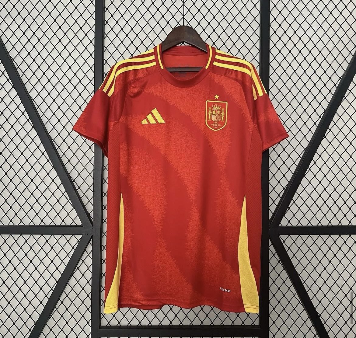 Si España gana hoy a Alemania y se clasifica para las semifinales de la Eurocopa, vamos a sortear esta camiseta entre todos los que deis RT y nos sigáis

El ganador elegirá talla y dorsal que desee 🍀