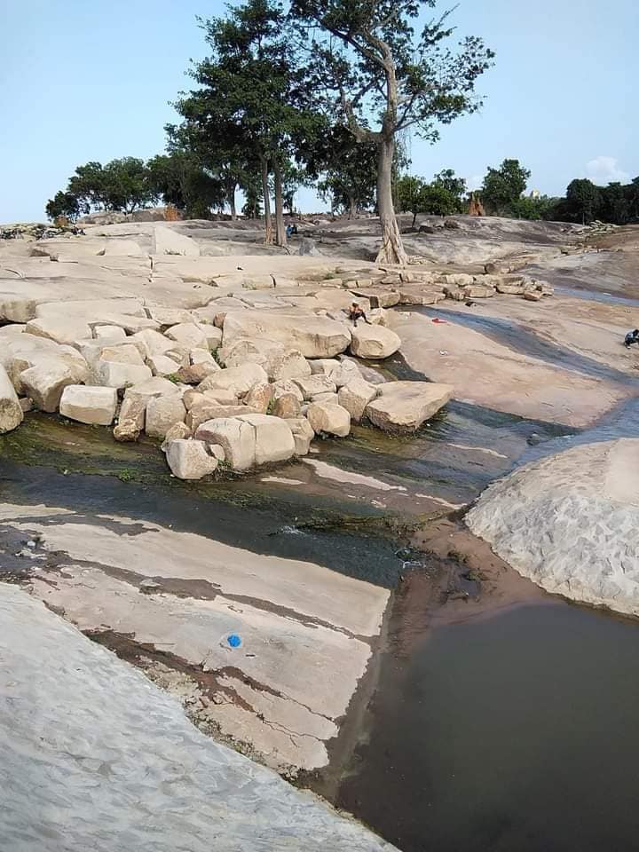 Ivoirowsky's tweet photo. #MANKONO
La piscine naturelle réhabilitée par le fils de la région ,le Gouverneur Cissé  @IbrahimaBacongo . #Civ225 https://t.co/B1CBsAkxBd