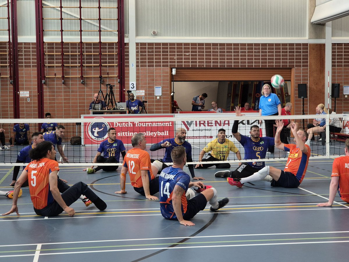 Op de 1e dag van het Dutch Tournament hebben we één set gepakt 💪. Dit was tegen Oekraïne. In de wedstrijd tegen Brazilië bleven we setloos.
Morgen om 08.30 uur tegen Kazachstan. Daarna de kruisfinales.
volleybal.nl/dutch-tourname…
#teamNL #sittingvolley #DHLSupplyChain #Swisslog