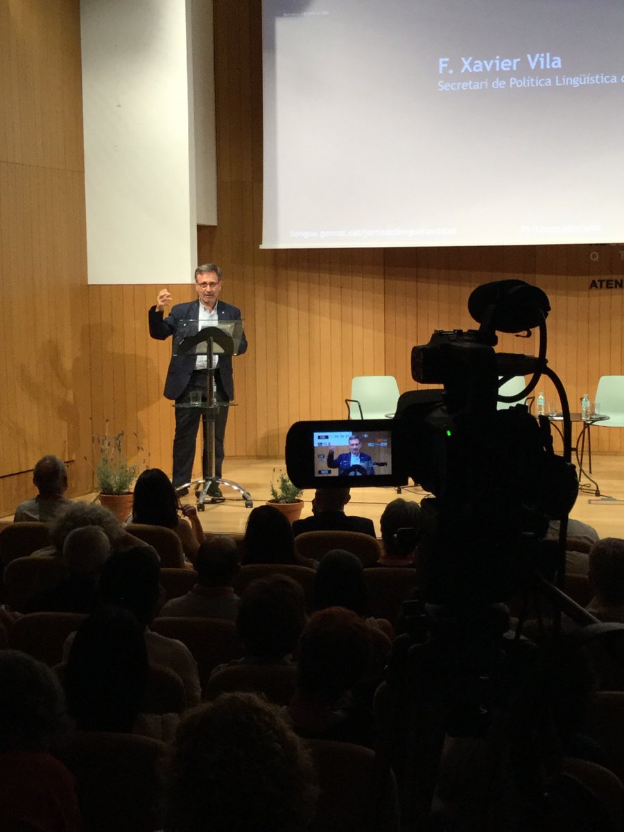 💬 @VilaFX clou la Jornada #11LlenguaSocietat dedicada a les estratègies per passar de la sensibilització al canvi d'hàbits lingüístics:

"Cal reforçar la vinculació amb la llengua i l’adscripció al col·lectiu, i també treballar contra la segregació sempre amb mirada lingüística"