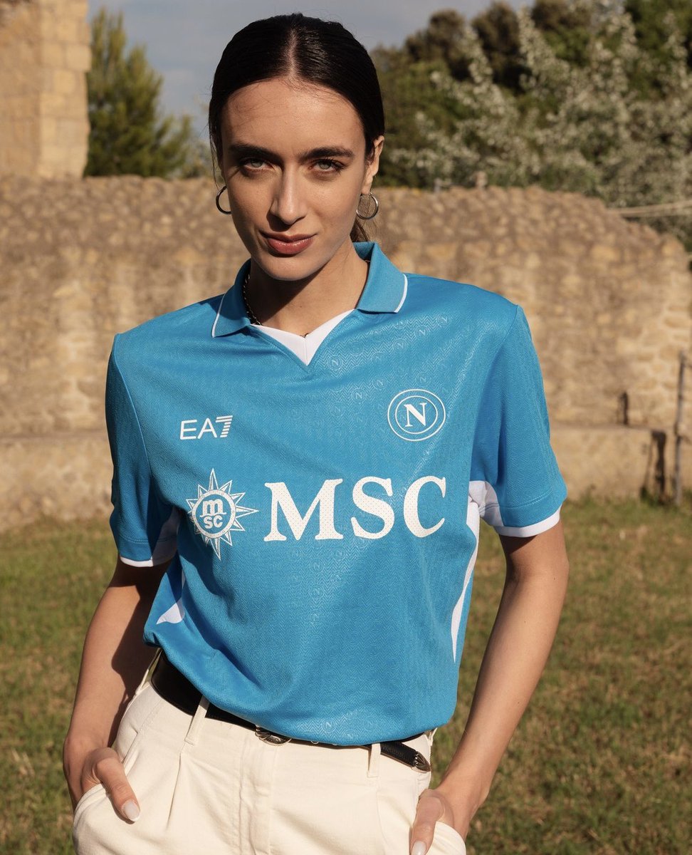 A nova camisa do Napoli 🇮🇹

Muito braba, viu ?!