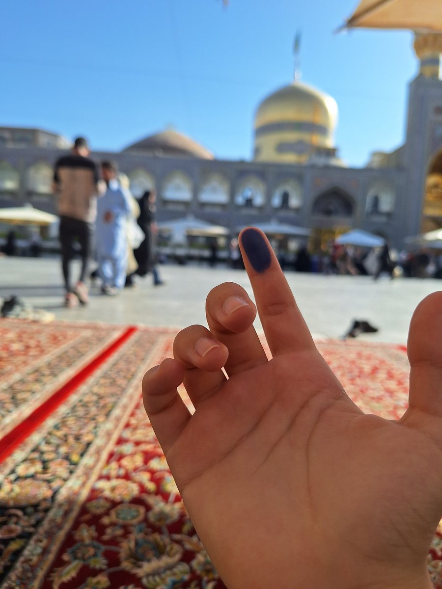 در جوار حرم امام‌رضا'ع'.
#سعید_جلیلی