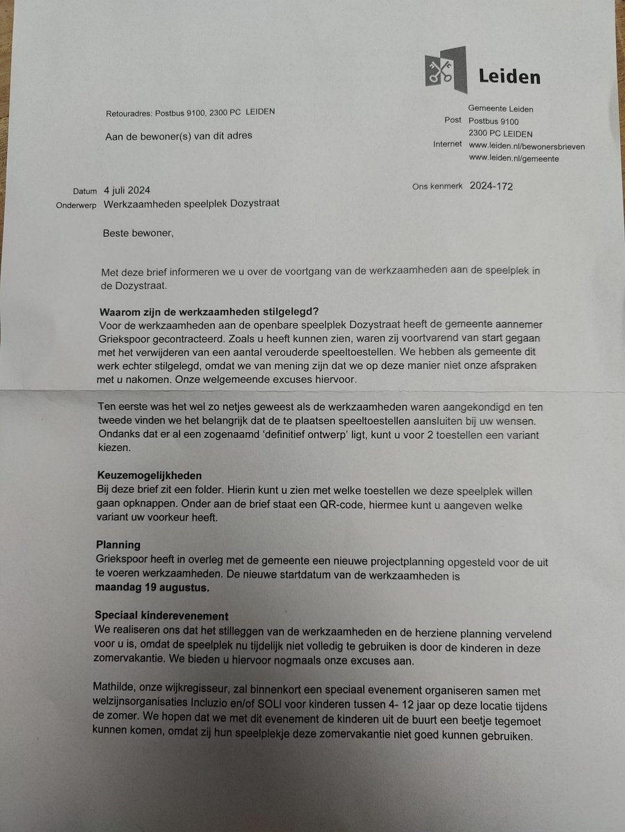 Thrwld's tweet photo. @GemeenteLeiden Is dit vast voor 1 april, of hebben jullie iemand van de Speld in dienst genomen? 
We begrijpen dat de gemeente een soort pseudo inspraak heeft geregeld waardoor er in de hele zomervakantie geen speeltuin is. En de inspraak is of we een dakje op de toren willen!? https://t.co/8Iaib9wXeM