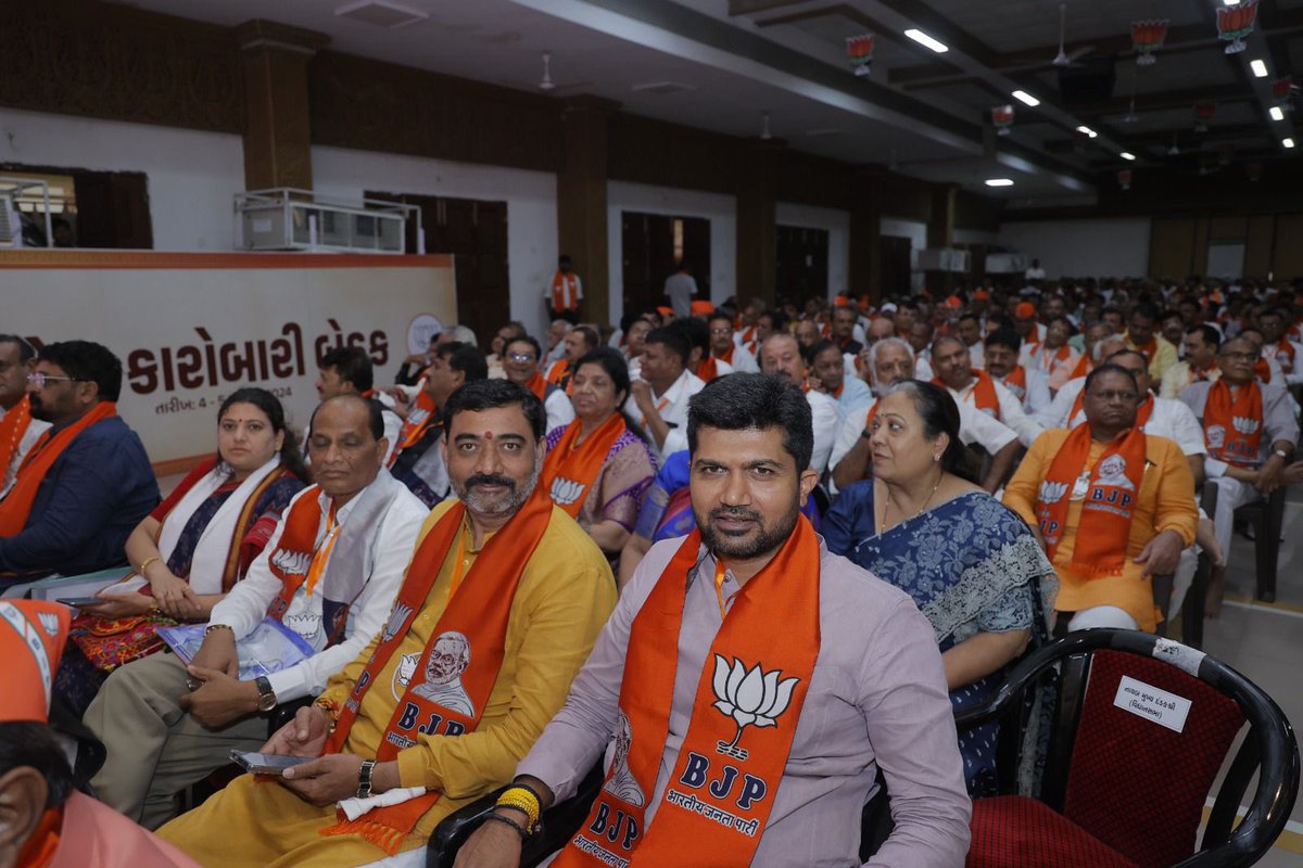 આજરોજ સાળંગપુર ખાતે શ્રી કષ્ટભંજન દેવ હનુમાનજી ના પાવન સાનિધ્યમાં યોજાઈ રહેલ પ્રદેશ કારોબારી બેઠકમાં ઉપસ્થિત રહી, સર્વે મહાનુભાવોનું પ્રેરક માર્ગદર્શન મેળવવાનો અવસર પ્રાપ્ત થયો.