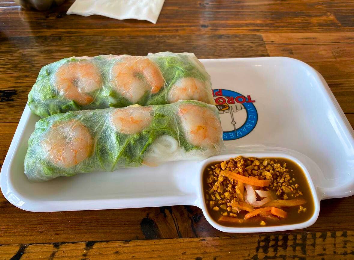 torontopho's tweet photo. Vietnamese Fresh Rolls with shrimp are always the perfect appetizer!  🦐✨ Crisp, refreshing, and packed with flavor. What's your favorite dipping sauce to pair them with? Let us know in the comments! 
 
📸 @dan.attwood https://t.co/PD58vdwYtp