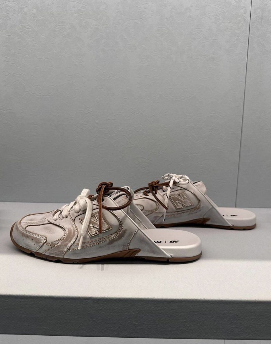 StreetFashion01's tweet photo. Miu Miu x New Balance Mules (2024) https://t.co/eytuzPgNMU