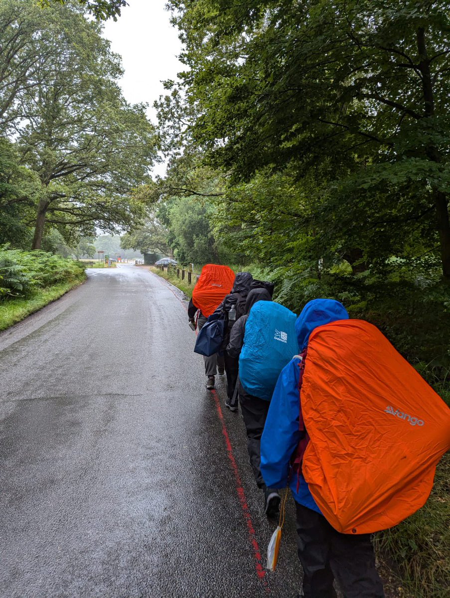 No such thing as the wrong weather if you have the right kit -  students embarking on their Silver DofE Practise expedition.👑
