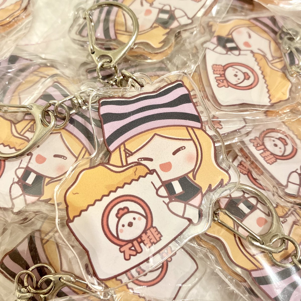 ❤️‍🔥 𝙄𝙏𝙕𝙔 < 𝘽𝙊𝙍𝙉 𝙏𝙊 𝘽𝙀 > 𝙞𝙣 𝙏𝘼𝙄𝙋𝙀𝙄

📅 𝟐𝟎𝟐𝟒.𝟕.𝟐𝟎 📍台北小巨蛋

💥 지排小妹吊飾隨緣發放
💥 當天會公佈發放地點及時間
💥 需有兩樣禮志相關官方週邊才可領取

本來還打算做三角수餅/炸류葉魚/馬령薯條/甜不나 但經費不足🤧

#있지 #ITZY #예지 #YEJI #지排小妹