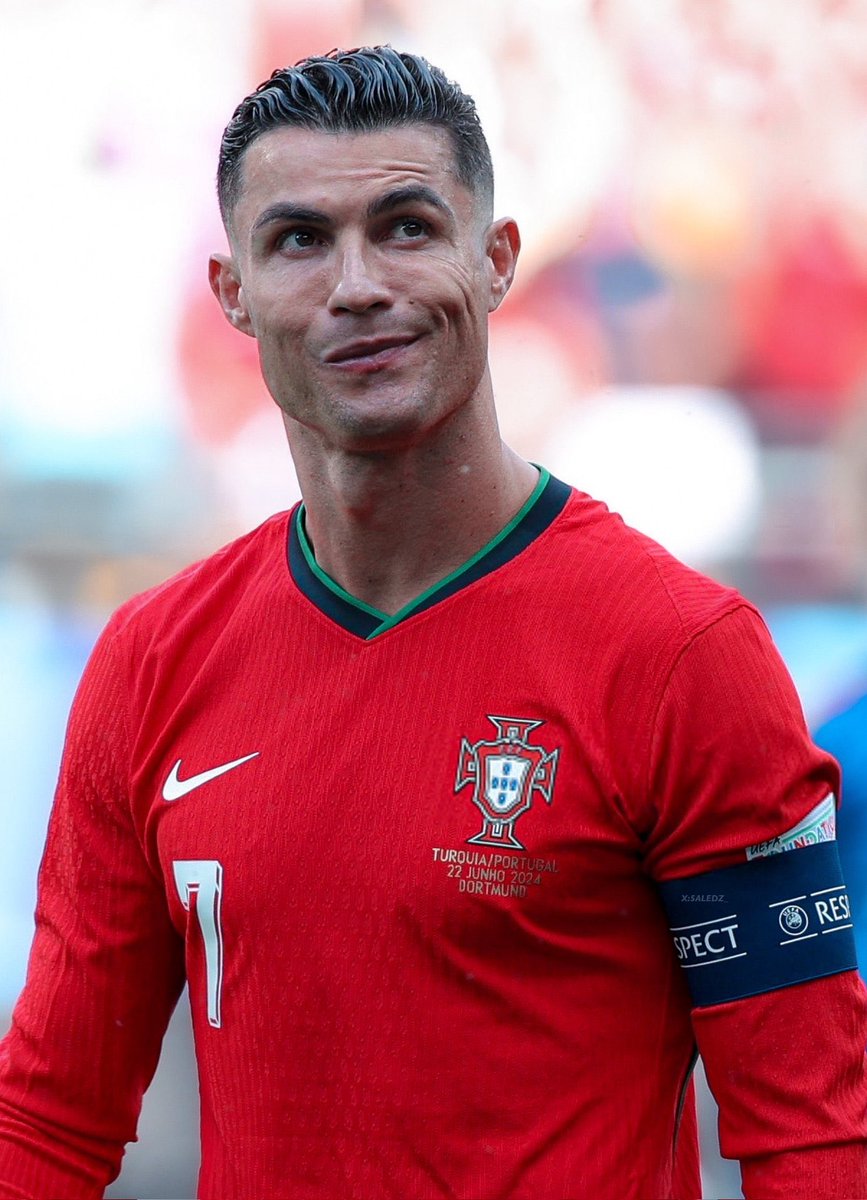 ShuffleFC's tweet photo. 🚨

CRISTIANO:

“I scored 60 goals this season, and now they are talking and saying you didn't score in the Euros.

What's the problem? I scored 130 goals with Portugal. I'm the top-scorer in history."

https://t.co/PW9Y0Pc4HF