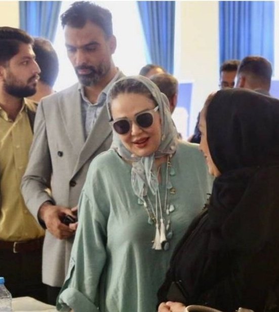 بهاره رهنما که ماهی دو بار شوهر عوض میکرد هم رای داد و ثابت کرد یه جنده واقعیه
#سیرک_انتخابات