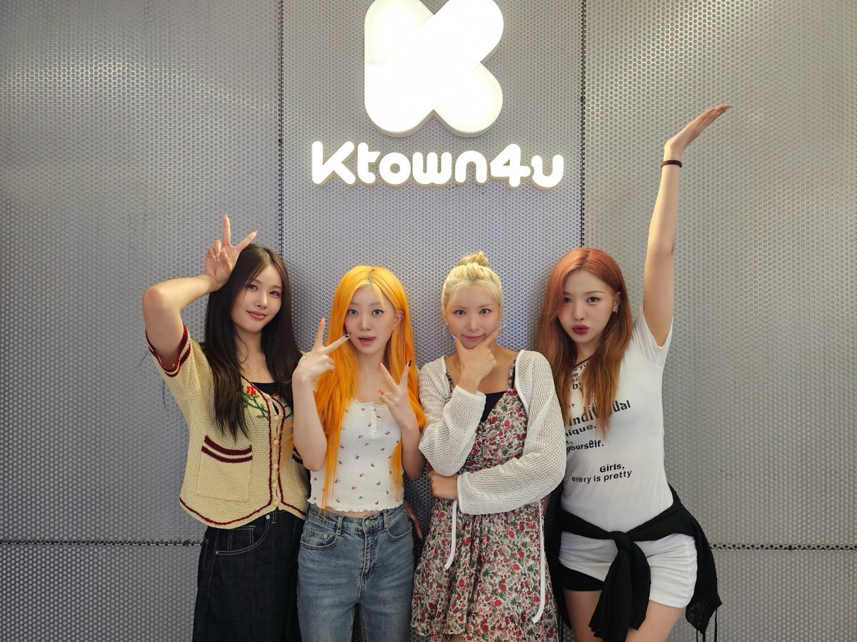 CRAXY_twt's tweet photo. [📸] 240705

크라운과 함께 있으면 시간이 너무 빨리 가🥺 아마도 크라운이 크둥이들 시간을 훔쳐 가고 있어서일 거야💕💕 앞으로도 더 마니 마니 훔쳐가죠❤️❤️❤️

#STUPIDZ
#CRAXY #크랙시
#WOOAH #KARIN #HYEJIN #SWAN https://t.co/ocXM7KKnrf