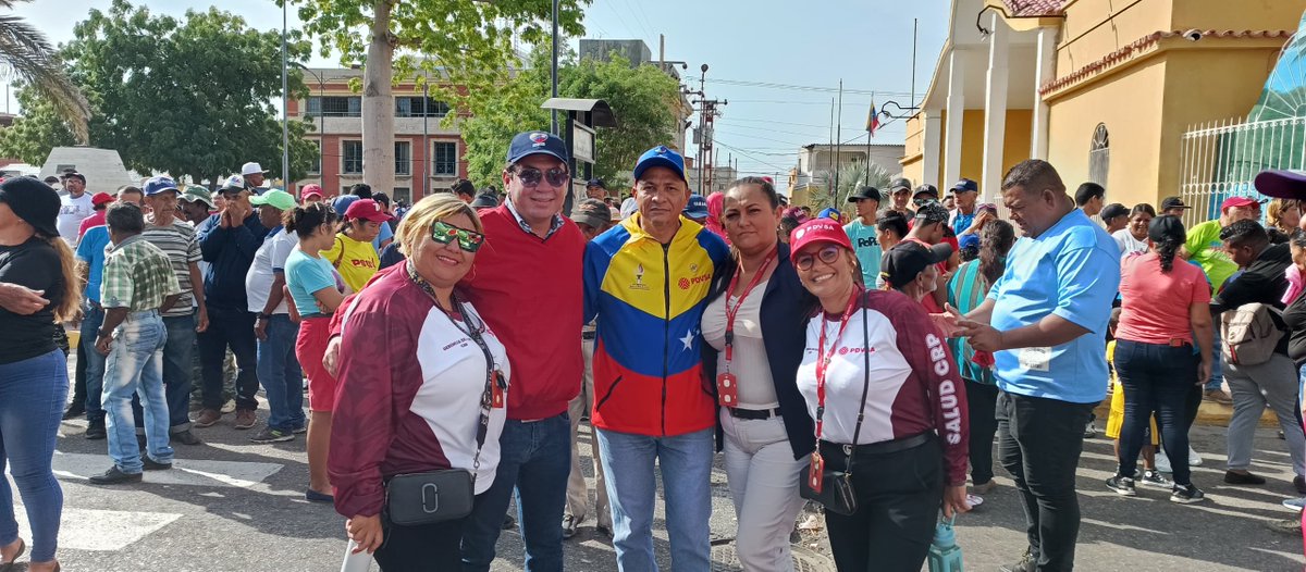 Así nos fuimos como Clase Trabajadora Petrolera junto al pueblo de Carirubana a defender el legado de Chávez ratificando nuestro apoyo a <a href="/NicolasMaduro/">Nicolás Maduro</a> 
#VamosNico <a href="/nicmaduroguerra/">Nicolas Maduro Guerra</a> <a href="/DionyereuPDVSA/">Diony Ereú</a> <a href="/Psuv/">PSUV</a>