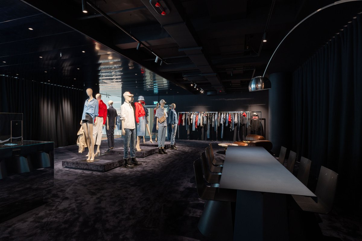 HFGCareer's tweet photo. JOOP! opens its new flagship showroom in the heart of Düsseldorf! From now on, the brand will be presenting its entire product range at this location in a modern and contemporary ambience, exclusively designed in the JOOP! brand and interior design. #joop #holyfashiongroup https://t.co/CgCnPFMAPi