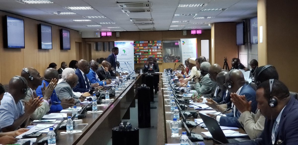 APNODE_Official's tweet photo. APNODE, avec le soutien de @evaluationafdb, a organisé une discussion lors de #gLOCAL2024 sur l'#Évaluation et le changement transformationnel.

Les panélistes ont exploré le rôle des réseaux parlementaires dans la promotion de solutions politiques.  

👉 https://t.co/aSf3kmbl72 https://t.co/78apNrqcaH