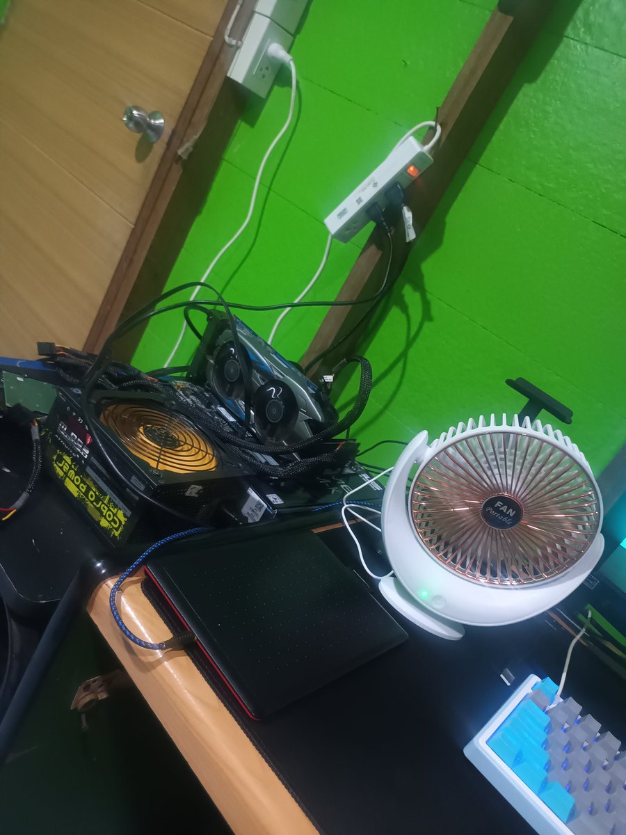 itzdanzzth's tweet photo. My Pc Setup xD https://t.co/S9yJEBYhnK