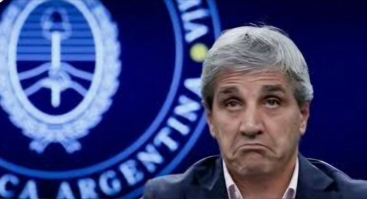 vhugobellon's tweet photo. 📢 LA CASTA SON ELLOS

Sturzeneguer
* Blindaje año 2000 U$$ 40000 millones de nueva deuda
* Megacanje 2001 modifica vencimientos de deuda por U$$ 20000 millones llevando la misma a U$$50000 millones
* Lebacks ( luego transformadas en Leliqs) 

Caputo
* Tomador de deuda histórico de la República Argentina
* Bono a 100 años ( comparte ese "logro" con Rivadavia )
* Mayor endeudamiento de un país con el FMI U$$ 45000 millones.
* Responsable de la fuga de capitales por un monto similar al prestamo del FMI

Bulrich
* Vergonzosa tarea en el gobierno de la ALIANZA.
* Rebaja compulsiva de salarios estatales y jubilaciones en 2001
* Creadora del protocolo anti protestas con fines represivos en el gobierno de Macri.
* Responsable política de los operativos represivos que derivaron en el asesinato de Rafael Nahuel y la muerte de Santiago Maldonado.

Los argentinos/as no nos merecemos esto !!!
