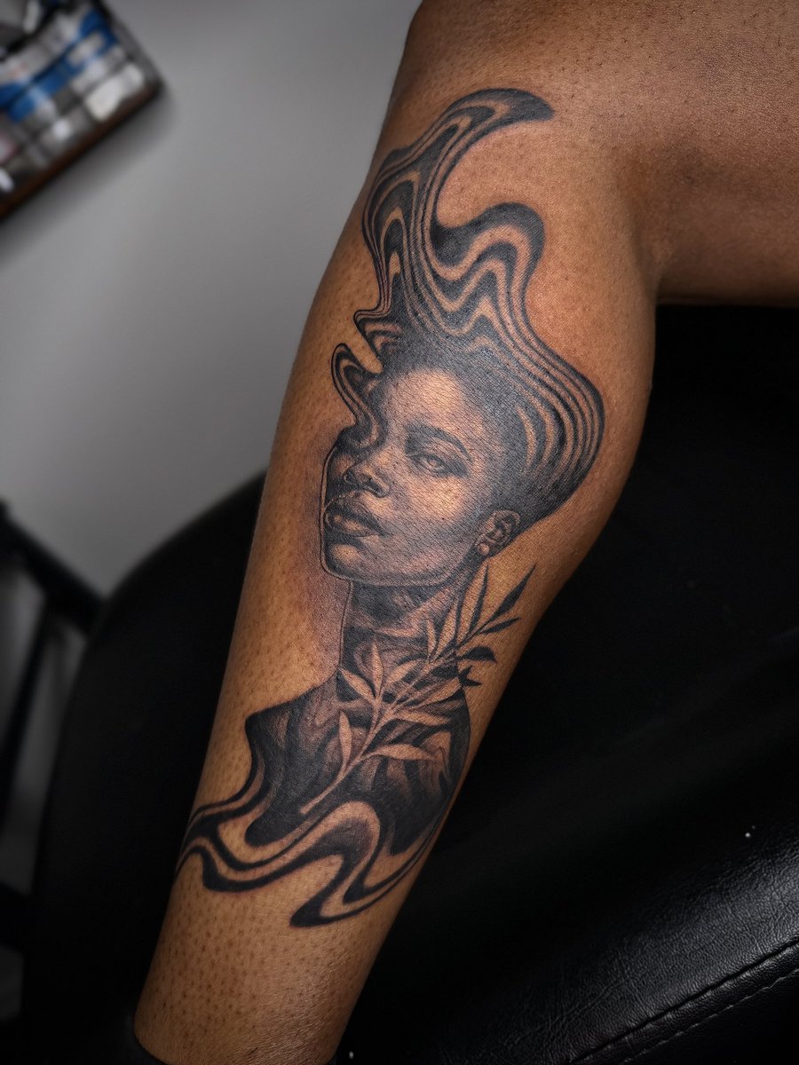 KyaAngelou's tweet photo. My favorite work consists of pieces I get to do for friends. Thank you Jada! 

#atlantatattoo #kyaangelouink #blackfemaletattooartist https://t.co/sI4INgIA6E
