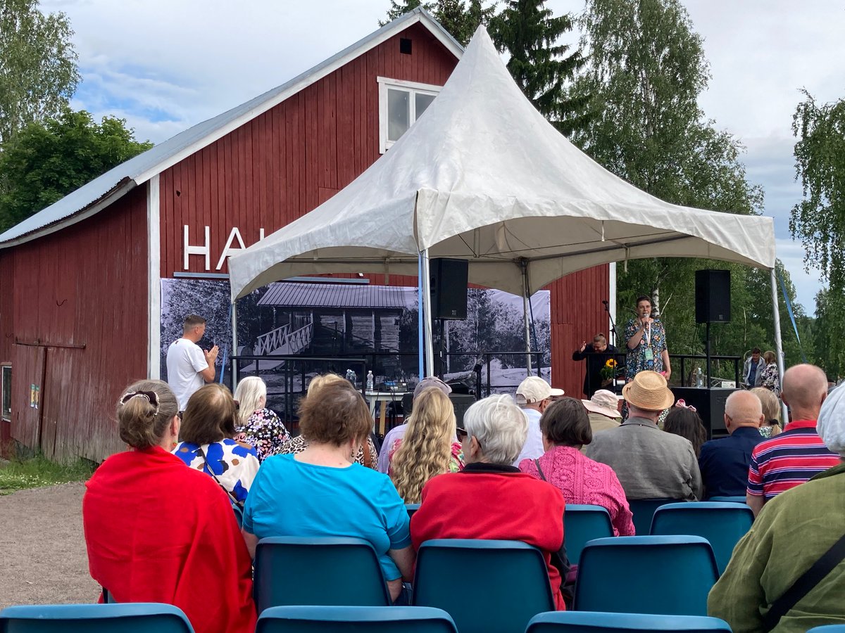 Ville Mankki (@villemankki) on Twitter photo Perjantai-iltapäivän ratoksi ”Die schöne Müllerin” kotikylällä <a href="/Miehikkala/">Miehikkälän kunta</a> Hauhialla. Ei ihan jokapäiväistä! Perjantai-iltapäivän ratoksi ”Die schöne Müllerin” kotikylällä <a href="/Miehikkala/">Miehikkälän kunta</a> Hauhialla. Ei ihan jokapäiväistä!