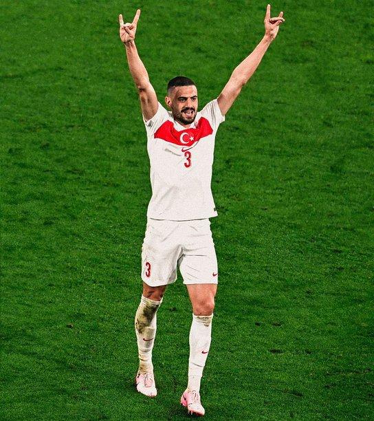 Merih Demiral'a Bozkurt'lu
Şahlanış Marşı UYARLAMASI!

Koç yiğidim, bahadırım, Merih'im
Al kurtları ardına başsız kalmasın

Ver hele bir bozkurt selamı daha 
Vatansızı, Ferhat'ı, Can'ı ağlasın

#AsBayraklarıAs #BeFairUEFA x.com/i/status/18092…