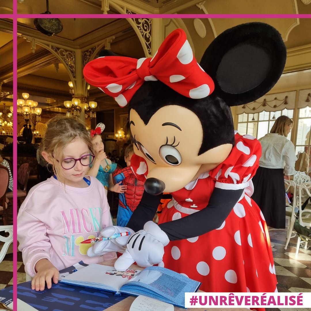 [𝓡𝓮̂𝓿𝓮𝓼]

Charlène et sa famille à <a href="/DisneylandParis/">Disneyland Paris</a> 

#Unrêveréalisé