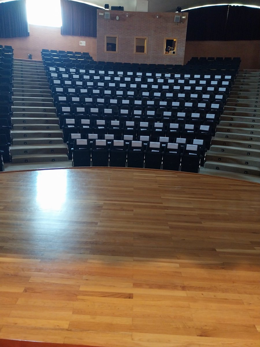 📢Todo preparado para celebrar 🎉🎉esta tarde la Graduación 🎓🔝 de la XXXVI Promoción de Egresad@s en Derecho ⚖️ y la III Promoción de Egresad@s en Criminología 🗡