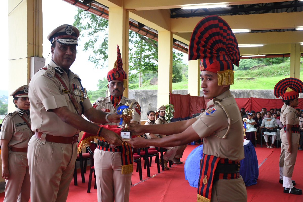 AndamanPolice's tweet photo. Shri. Devesh Chandra Srivastva, IPS, Director General of Police, A & N Islands presided over the Oath Taking Ceremony of Trade Trainees of PMF (12), Band Unit (10), Police Radio (17), Fire & Emergency Services (02) and PMT (13) of Andaman & Nicobar Police held at Police Training School, Prothrapur on 05.07.2024. Smti. Sindhu Pillai. A, IPS, IGP, ANI, Smti. Varsha Sharma, IPS, DIGP (Training) and other Senior Officers of A & N Police and family members of trainees attended the function. 

Chief Guest, Shri. Devesh Chandra Srivastva, IPS, DGP, ANI in his inspiring words, encouraged Trade Trainees to strive for excellence as they embark on their journey to becoming dedicated and sincere police personnel.
 
RPC (B)/1937 Asmitha Tani has been adjudged 1st All Round Best and RPC (B)/1956 P. Kausalya and RPC(D)/2218 Mahavir Singh Rawat have been adjudged 2nd All Round Best jointly and awarded by the Chief Guest Shri. Devesh Chandra Srivastva, IPS, DGP, ANI with Commendation Certificates, Trophy and Cash Reward.
Shri. Manjeet Sheoran, IPS, Principal (PTS) administered Oath to the Trainees in the presence of Chief Guest Shri. Devesh Chandra Srivastva, IPS, Director General of Police, Andaman & Nicobar Islands and other dignitaries. 

श्री देवेन्द्र चन्द्र श्रीवास्तव, भा. पु. से., पुलिस महानिदेशक, अंडमान और निकोबार द्वीप समूह ने 05.07.2024 को पुलिस प्रशिक्षण विद्यालय, प्रोथरपुर में अंडमान और निकोबार पुलिस के व्यापार प्रशिक्षुओं (PMF 12), बैंड यूनिट (10), पुलिस रेडियो (17), अग्निशमन एवं आपातकालीन सेवाएं (02) और 
PMT (13) की शपथ ग्रहण समारोह की अध्यक्षता की। इस समारोह में श्रीमती सिंधु पिल्लई, ए. भा. पु. से, पुलिस महानिरीक्षक,  श्रीमती वर्षा शर्मा, भा. पु. से., पुलिस उप महानिरीक्षक (प्रशिक्षण) और अन्य वरिष्ठ अधिकारी और प्रशिक्षुओं के परिवार के सदस्य भी उपस्थित थे।
मुख्य अतिथि श्री देवेन्द्र चन्द्र श्रीवास्तव, भा. पु. से., पुलिस महानिदेशक, अंडमान और निकोबार द्वीप समूह ने अपने प्रेरणादायक शब्दों में व्यापार प्रशिक्षुओं को उत्कृष्टता के लिए प्रयास करने के लिए प्रेरित किया क्योंकि वे समर्पित और ईमानदार पुलिस कर्मियों बनने की अपनी यात���रा पर आगे बढ़ रहे हैं। 

आरपीसी (बी)/1937 अस्मिता तानी को प्रथम सर्वश्रेष्ठ और आरपीसी (बी)/1956 पी. कौसल्या और आरपीसी (डी)/2218 महावीर सिंह रावत को संयुक्त रूप से द्वीत्य सर्वश्रेष्ठ घोषित किया गया और मुख्य अतिथि श्री देवेन्द्र चन्द्र श्रीवास्तव, भा. पु. से, पुलिस महानिदेशक, अंडमान और निकोबार द्वीप समूह द्वारा प्रशस्ति पत्र, ट्रॉफी और नकद पुरस्कार प्रदान किया गया। 

श्री मंजीत शेओरान, भा. पु. से, प्रधाना���ार्य (पीटीएस) ने मुख्य अतिथि श्री देवेन्द्र चन्द्र श्रीवास्तव, भा. पु. से, पुलिस महानिदेशक, अंडमान और निकोबार द्वीप समूह और अन्य गणमान्य व्यक्तियों की उपस्थिति में प्रशिक्षुओं को शपथ दिलाई।