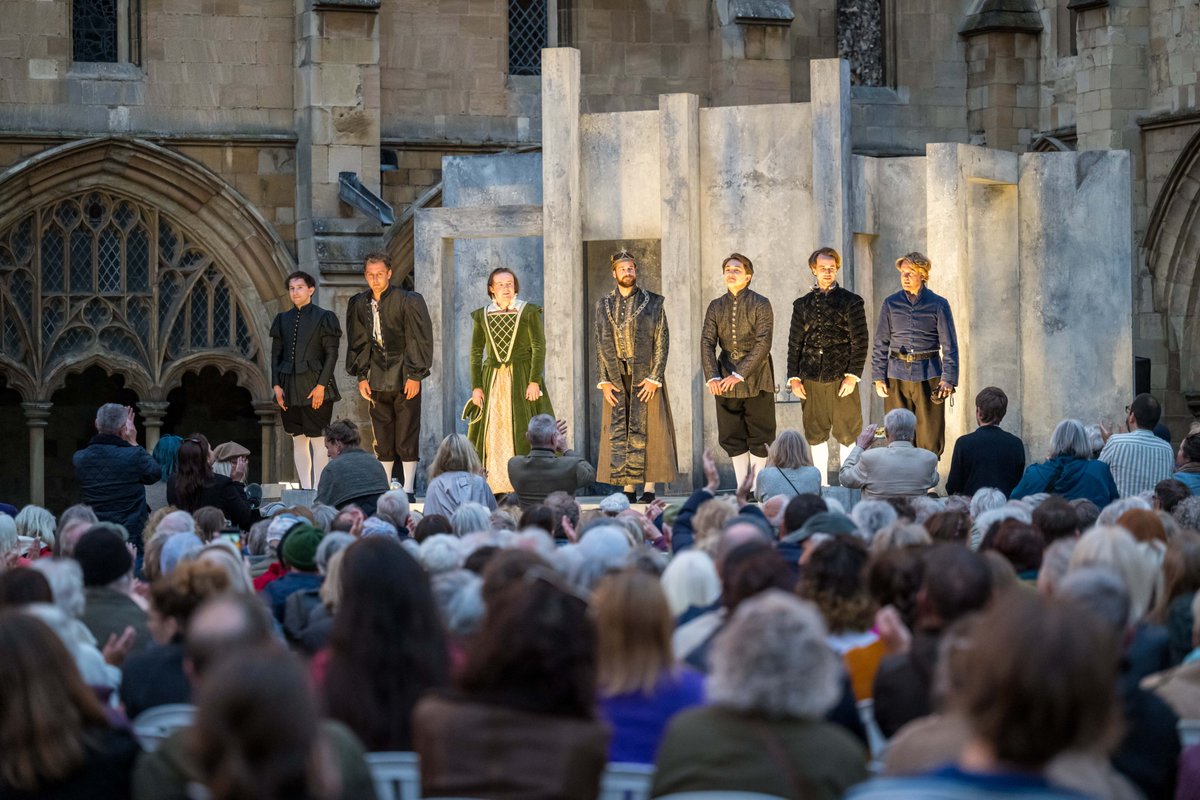 Norwich Cathedral tweet media