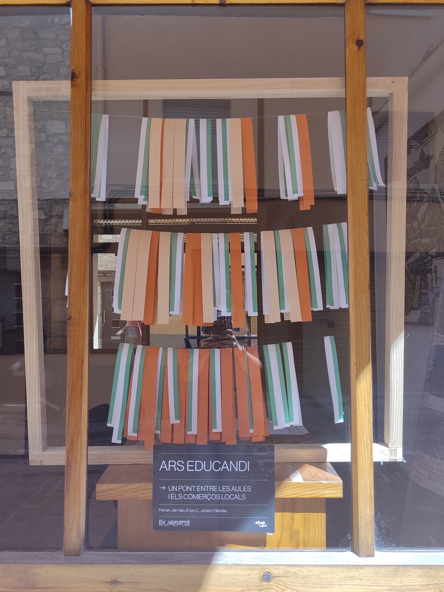 AbicMoia's tweet photo. Darrers dies per veure les obres que els alumnes de l'escola Josep Orriols i l'escola Pia de Moià han fet en el marc del projecte "un pot entre les aules i el comerç local", impulsat per @exxabrupto  i en col.laboració amb @abicmoia https://t.co/yjoZkCiGVf