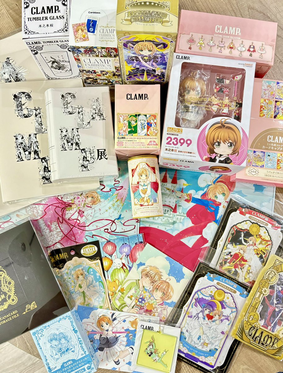 ko_hashizume's tweet photo. CLAMP展行ってまいりました✨
感想を書きたいのですが、言葉になりません…入口から感動しちゃって涙をこらえました😭
引き込まれ、見惚れて、没入して、最後のメッセージに勇気をもらって…
ラストに物欲を封印解除🌸w
さくらちゃんのファンで良かった🌃
#CLAMP展 
#カードキャプターさくら https://t.co/gRow0WcrM7