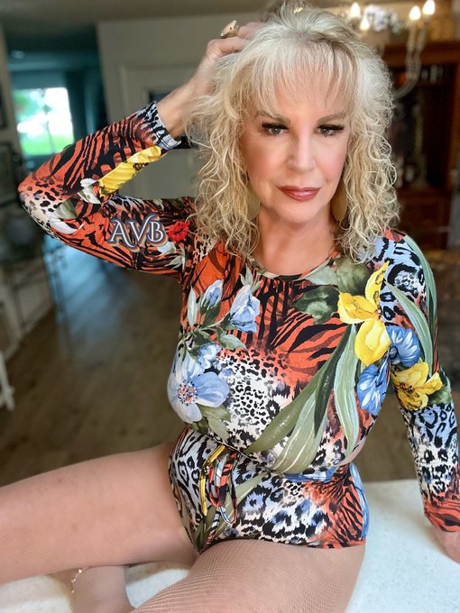 Here's to a very naughty weekend!   #cam #sext #chat #gilfvirtual  https://t.co/KUL9TrKdoy https://t<a href="/tag/cam"class="tags">#cam</a><a href="/tag/sext"class="tags">#sext</a><a href="/tag/chat"class="tags">#chat</a><a href="/tag/gilfvirtual"class="tags">#gilfvirtual</a>