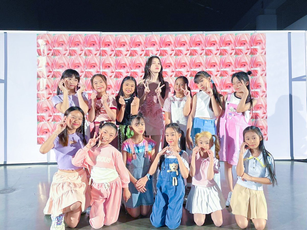 ANKHTO23's tweet photo. 🎉ยินดีกับน้องๆ INNER TRAINEE 12 คน
เต้นเปิดงานคอนเสริ์ต เพลง HOLSSI
🎉น้องอังค์อังค์ ได้รับการคัดเลือก SOLO PART WITH IU
#IU #IUworldtourconcert #พี่ลี่ #ไอยู #IUherehworldtourconcertinbangkok2024 #TheInnerStudio
#泰昂昂 #昂丽雅彤
#AnkhAnkh #Ankhto23
#น้องอังค์อังค์ https://t.co/0bac7gJBQw