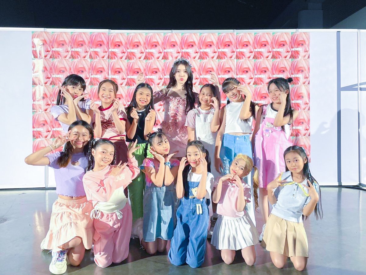 ANKHTO23's tweet photo. 🎉ยินดีกับน้องๆ INNER TRAINEE 12 คน
เต้นเปิดงานคอนเสริ์ต เพลง HOLSSI
🎉น้องอังค์อังค์ ได้รับการคัดเลือก SOLO PART WITH IU
#IU #IUworldtourconcert #พี่ลี่ #ไอยู #IUherehworldtourconcertinbangkok2024 #TheInnerStudio
#泰昂昂 #昂丽雅彤
#AnkhAnkh #Ankhto23
#น้องอังค์อังค์ https://t.co/0bac7gJBQw