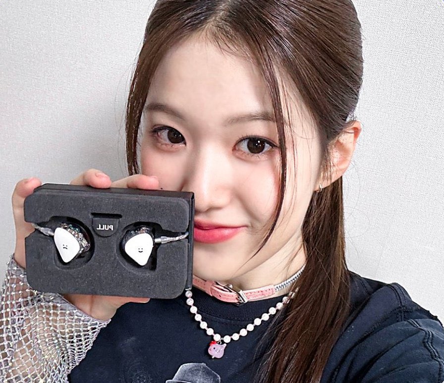 izna_fanbase's tweet photo. Jungeun, Jeemin and Jiyoon got their CIEM’s from the I-MATE support 

#Izna #이즈나 @izna_offcl @izna_offcl_jp https://t.co/9Uojc4rM3l
