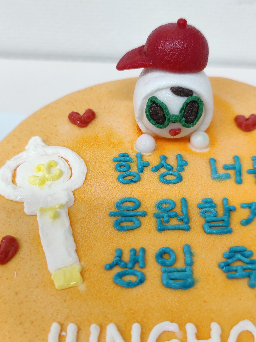 homare_KQ's tweet photo. 今年の🎂ケーキです!!
宇宙人ジョンフン乗ってます👽❤
ロビムも一緒に。
今回もバッチリ仕上げてくれたesquisseさん✨
こちらはフルオーダー🎂でセミオーダーもあります。
オススメします👍✨
@esquisse_cake
#AlwaysWithHoonie 
#영원보다_오래_사랑해_정훈아
#정훈 #JUNGHOON
 #xikers #싸이커스 https://t.co/kUZcKrh02j