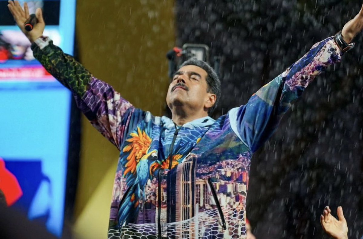 EpmSucre's tweet photo. La esperanza la encarna el hermano presidente Nicolás Maduro, la encarna la Revolución Bolivariana

#MaduroPresidente 

 #AyerHoyYSiempreIndependientes https://t.co/8jST79DHMO