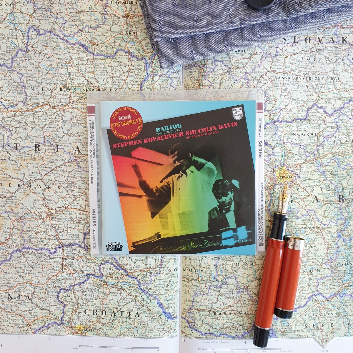 ClassicalCritic's tweet image. #morninglistening to more #BélaBartók PianoConcertos. Now w/StephenKovacevich, the @BBCsymphonyorchestra &amp;amp; ColinDavis after finishing the liner notes for these Concertos for Capriccio.

Which of these ctos. is your favorite?

Amzn: amzn.to/4eKfdjv