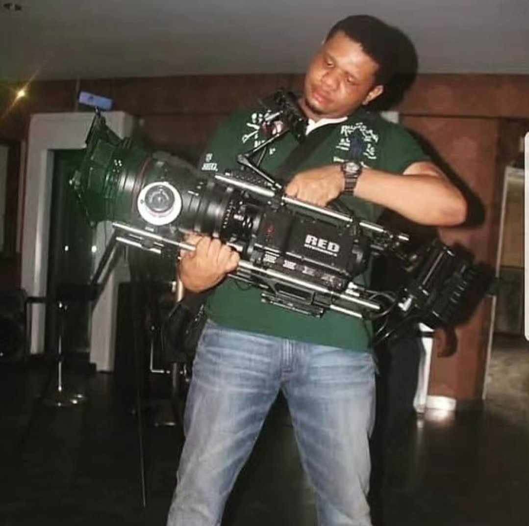 adasacookey_'s tweet image. Back to 2012. Me shooting on the RED ONE cinema camera. I made many directors at the time switch from Canon5D & 7D to RED after I shot videos like Burna's "like to party" and Mavin's "Adaobi" on this camera. The imagery was topnotch. They had to switch.