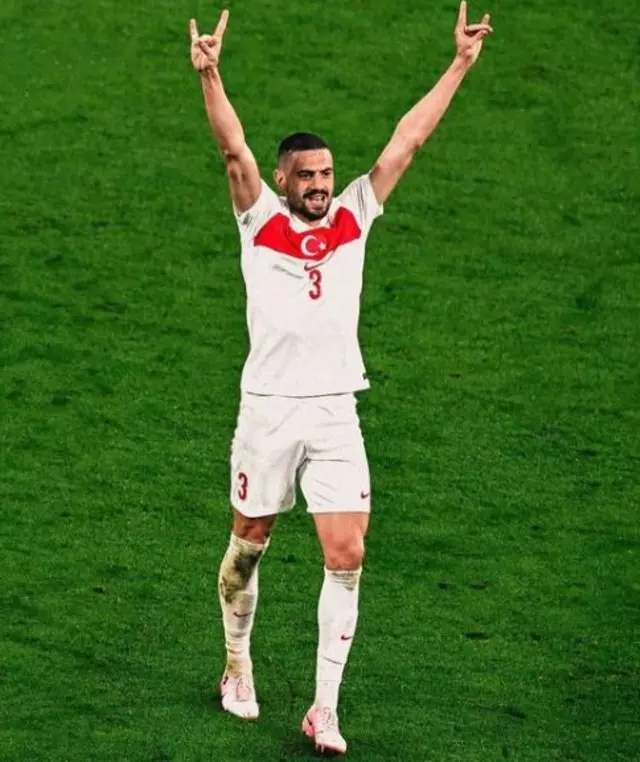 BWhiskered's tweet photo. MİNİK TARAFTARLAR MELİH DEMİRALI SAVUNUYOR KAHROL UEFA #BeFairEUFA https://t.co/6pr4oaZO2v